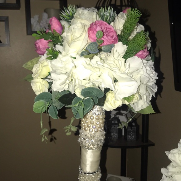 NWT Beautiful bridal bouquet handmade - Picture 8 of 8